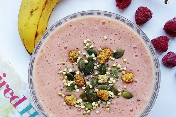 Pretty pink smoothie bowl with pumpkin seeds, buckwheat, dried mulberries and chia seeds. From naturallymeghan.