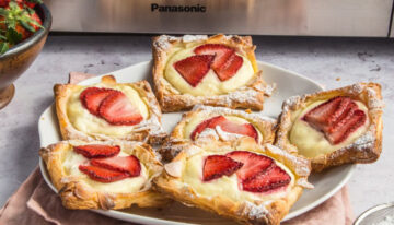 Puff Pastry Tarts Recipe with Ricotta and Strawberries