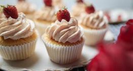 White Chocolate & Strawberry Cupcakes